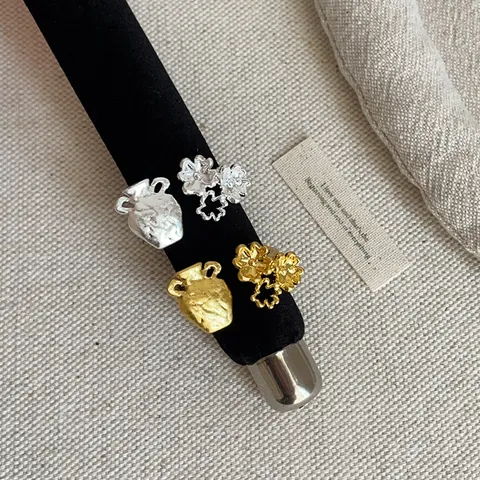 Anello Aperto in Lega Vintage Francese con Texture a Forma di Giarra e Fiori per Donna Design Artistico Regolabile Oro Argento
