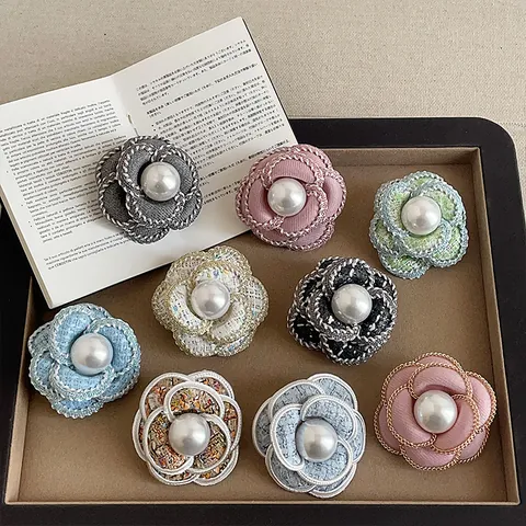 Vintage Camellia Artificial Pearl Brooch For Women Tweed Fabric Flower Pin Elegant Socialite Coat Accessory Jewelry