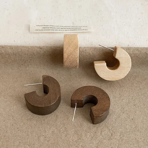 Vintage Unique Design Wood C-Shaped Stud Earrings For Women Retro Fat Round Wooden Hoop Earrings Minimalist Metal Jewelry