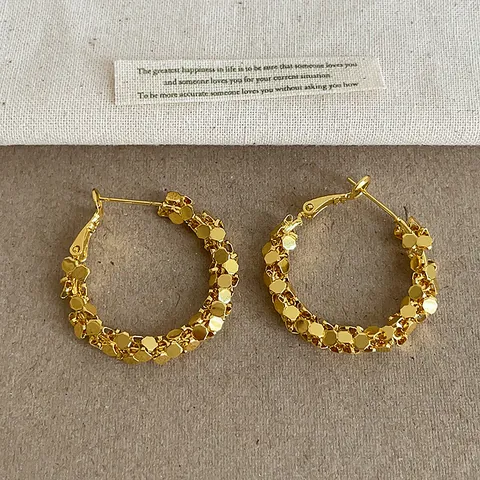 Luxe Goudkleurige Creolen met Textuur voor Dames Lichtgewicht Minimalistische Geometrische Metalen Oorbellen Stijlvolle Sieraden