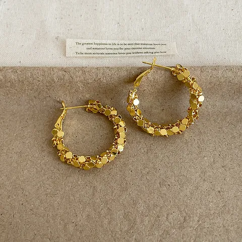 Luxe Goudkleurige Creolen met Textuur voor Dames Lichtgewicht Minimalistische Geometrische Metalen Oorbellen Stijlvolle Sieraden