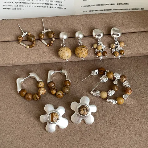 Retro Bruin Natuursteen Metalen Oorknopjes Voor Vrouwen Uniek Ontwerp Boutique Kleine Stijl Gepersonaliseerde Accessoire