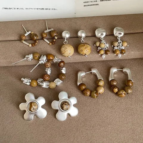 Retro Bruin Natuursteen Metalen Oorknopjes Voor Vrouwen Uniek Ontwerp Boutique Kleine Stijl Gepersonaliseerde Accessoire