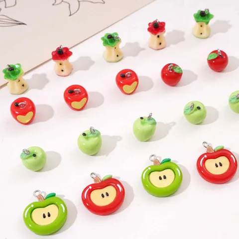 Pendentif Pomme 3D en Résine Créatif Cœur Feuille Verte Visage Souriant Charme de Cœur de Pomme pour Accessoires de Bijoux DIY