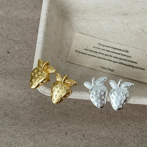 Squisiti Piccoli Orecchini a Bottone in Metallo a Fragola per Donna Dolce Individuale Alla Moda Versatili Oro Argento Forma di Frutta Gioielli