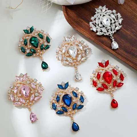 European American Vintage Palace Style Brooch For Women Alloy Water Drop Rhinestone Pendant Accessory For Parties Weddings