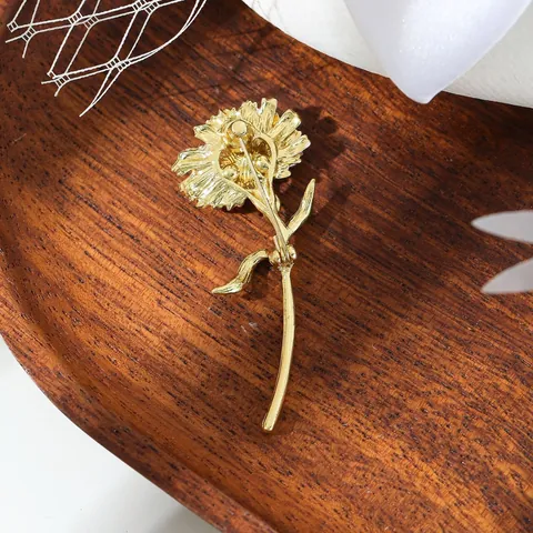 Elegant Alloy Pink Enamel Carnation Brooch For Women Gold Green Plant Flower Brooch Pin For Shirt Suit Jacket Jewelry