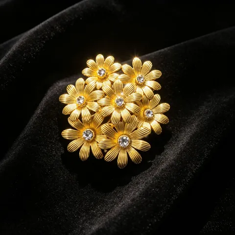 Vintage Alloy Rhinestone Daisy Flower Brooch For Women Fashion Palace Style Floral Pin Jewelry Accessory Lightweight Luxury Gift