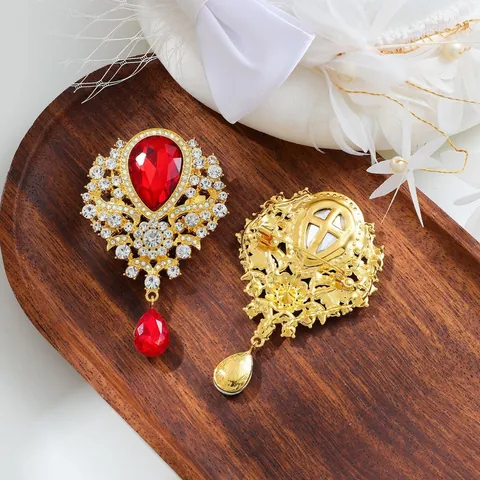 Vintage Exaggerated Zinc Alloy Rhinestone Water Drop Brooch For Women Palace Style Baroque Crystal Pin Accessory For Suit Coat
