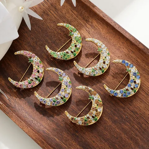 European Fashion Alloy Rhinestone Moon Brooch Pin For Women Inlaid Colorful Crystal Exquisite Anti-exposure Suit Corset Accessories