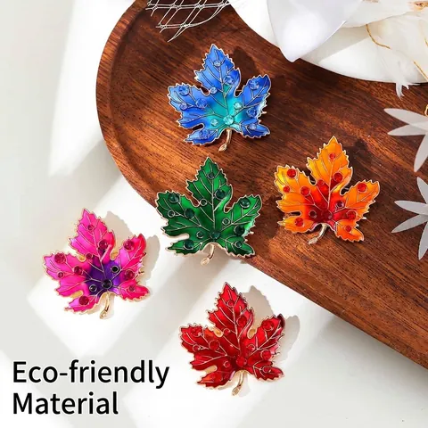 Vintage Luxury Maple Leaf Brooch For Women Rhinestone Inlaid Zinc Alloy Enamel Corsage Fashion Suit Dress Pin Jewelry Accessory