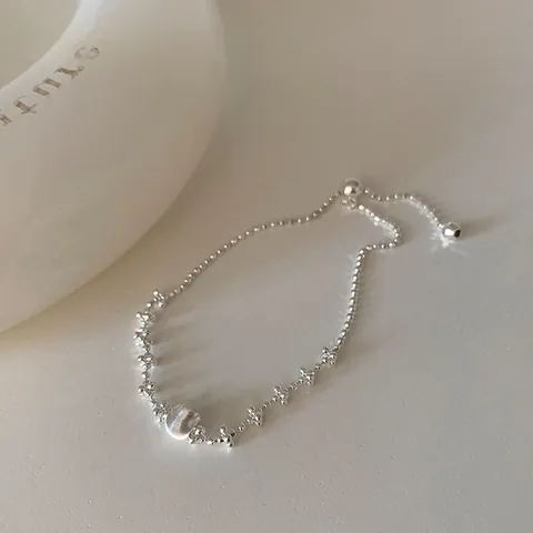 Minimalistische Geborsteld Zilveren Bal Armband Met Verstelbaar Trekkoord Voor Dames Delicate Metalen Kralen Handketting Stijlvolle Sieraden