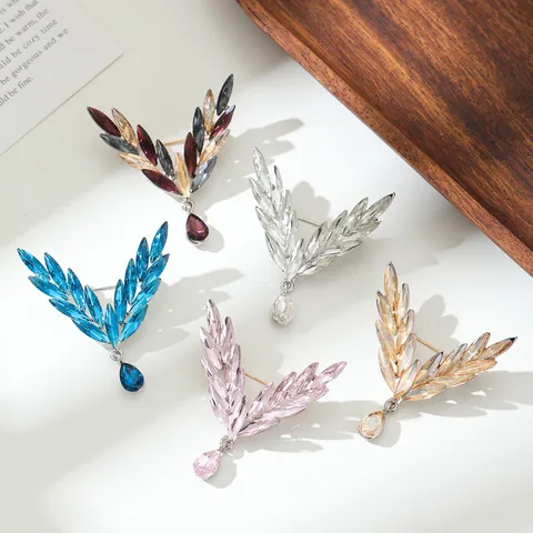 Elegant Angel Wings Brooch For Women Alloy Rhinestone Wings Breastpin With Water Drop Pendant Fashion Jewelry Gift