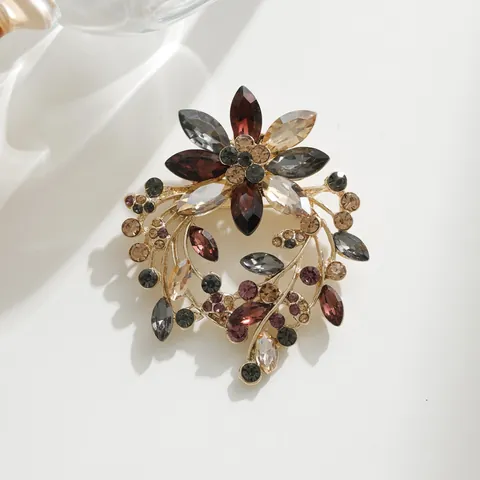 Koreanische Neue Kranz Strass Brosche Für Damen Legierung Blumenkranz Anstecknadel Schmuck Zubehör Für Hochzeit Bankett Alltag