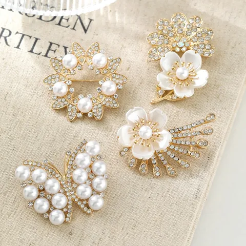 Eleganter 3D Blumen Brosche Für Damen Legierung Künstliche Perle Strass Pin Eleganter Chanel Stil Corsage Anzug Zubehör