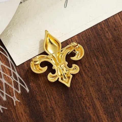 Broche de Flor de Lis Vintage para Hombre Alfiler de Solapa de Traje Aleación Diamantes de Imitación Insignia de Metal Dorado para Camisa Accesorios de Boda