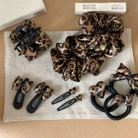 Vintage Leopard Print Hair Accessories For Women Satin Bow Hair Ties Heart Hair Clips Elastic Scrunchies And Claw Clip Retro Headwear