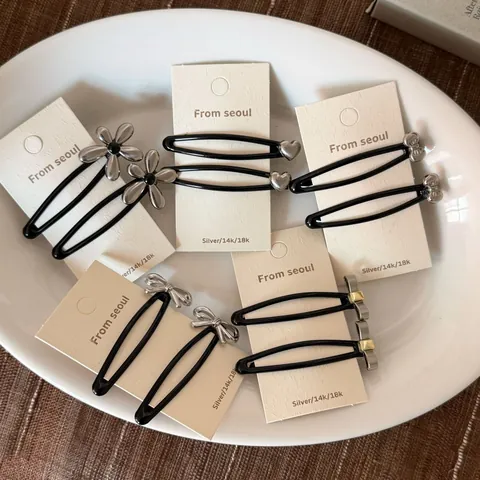 Minimalistische Mat Zilver Legering Bloem Hart Strik Haarspeldjes Koreaanse Stijl Premium Snap Clips Sieraden Voor Vrouwen