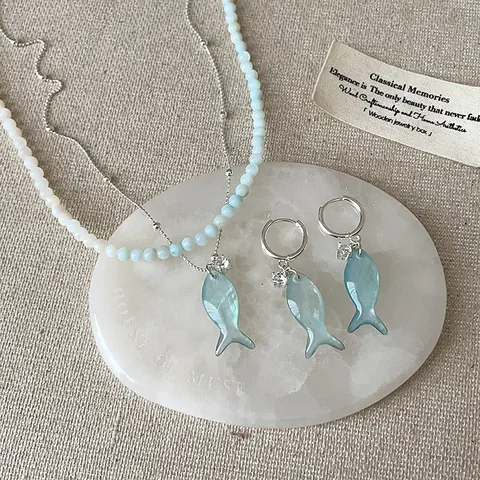 Set di Gioielli con Collana e Orecchini con Pendente a Pesce in Madreperla Blu Placcato Oro per Donna Collana Estate