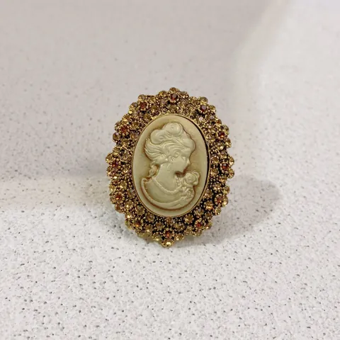 European Court Retro Beauty Head Cameo Brooch For Women Alloy Rhinestone Relief Portrait Pin Vintage Jewelry Accessory