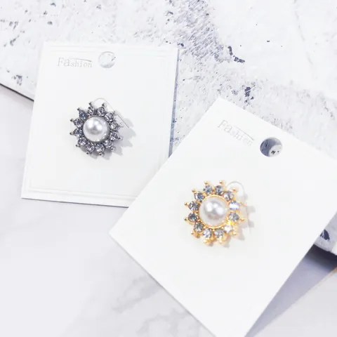 Mode Legering Strass Kunstparel Broche Speld Voor Dames Veelzijdige Anti-Blootstelling Halslijn Speld Mini Bloemen Ster Strik Broche Sieraden
