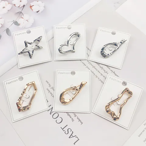 Minimalistische Legierung Geometrische Hohlbrosche Für Damen Herren Gold Silber Plattierte Metallnadel Modeaccessoires