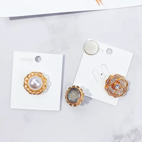 Eenvoudige Legering Kunstparel Strass Magnetische Broche Voor Dames Naaldloze Anti-Blootstelling Gesp Goud Zilver Elegante Bloem Broches Sieraden