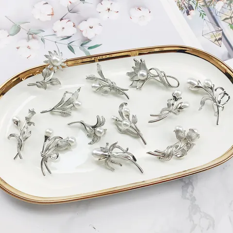 Retro Legierung Blumen Künstliche Perle Brosche Für Damen Gold Silber Tulpe Rose Blume Pin Elegante Kleidung Dekoration Schmuck