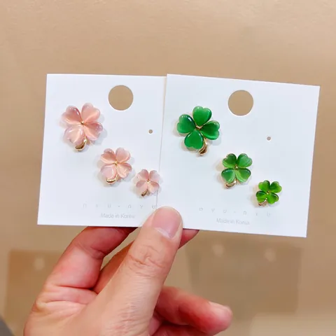 Mini Vierblättriges Kleeblatt Anti-Expositions Brosche Legierung Katzenaugenstein Pin Für Damen V-Ausschnitt Kleidung Unsichtbarer Knopf Mode Schmuck