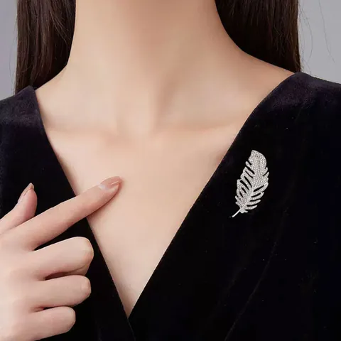 Luxurious High-End Silver Feather Brooch Pin for Women Suit Coat Rhinestone Inlaid Elegant Lapel Pin Fashion Jewelry