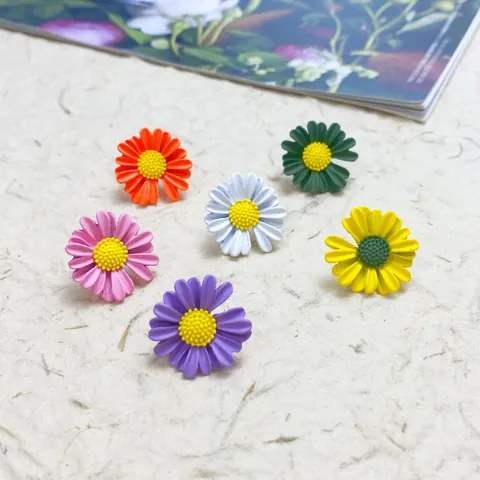 Cute Daisy Anti Exposure Collar Pin Korean Style Enamel Floral Brooch For Women Small Flower Lapel Pin Sweet Clothing Accessories