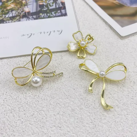 Eleganter Schmetterling Muschel Brosche Für Damen Personalisierte Legierung Künstliche Perle Strass Anstecknadel Mode Schmuck