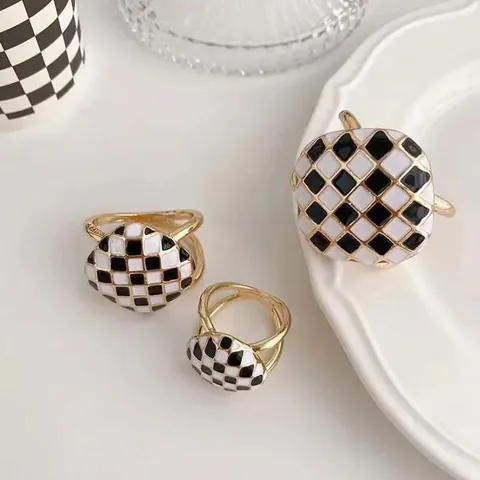 Mode Schachbrett Schalring Einfach Schwarz Weiß Gitter Emaille Schalschnalle Clip Für Damen Seidenschal Halter Zubehör
