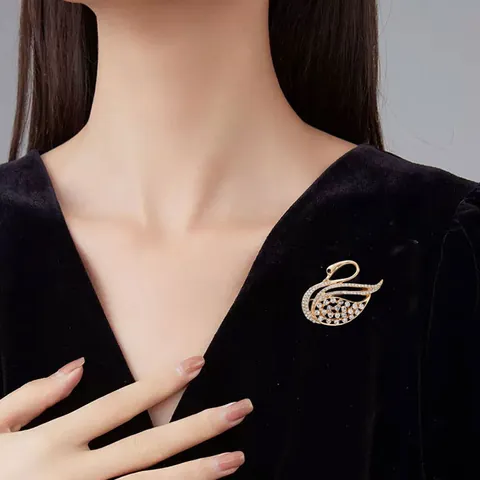 Elegant Alloy Rhinestone Swan Brooch For Women Korean Style Premium Apparel Accessories Gold Silver Sparkling Crystal Animal Pin