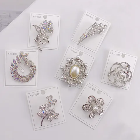 Elegant Alloy Rhinestone Artificial Pearl Floral Brooch For Women Korean Style Simple Anti-exposure Flower Chest Pins Banquet Party Accessory