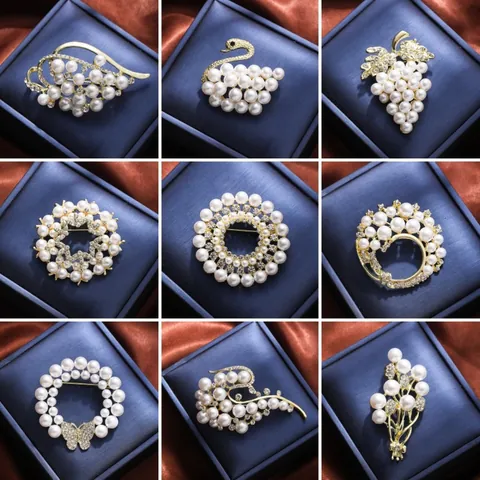 Elegant Korean Style Artificial Pearl Rhinestone Brooch Pin For Women Fashion Alloy Flower Swan Grape Brooch Scarf Buckle Jewelry Accessory