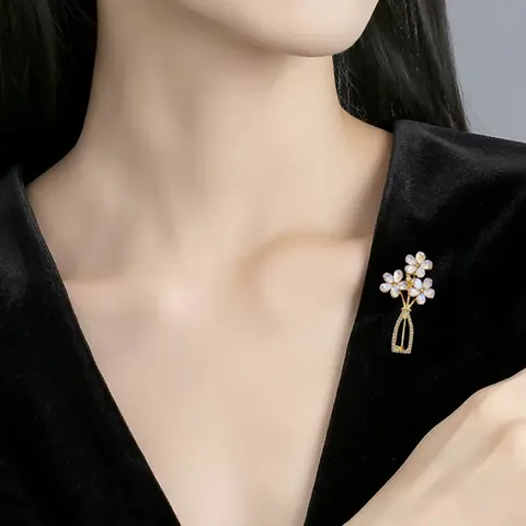 Exquisite Crystal Flower Vase Brooch Gold Plated Rhinestone Corsage For Women Vintage Fashion Suit Accessory Jewelry Gift