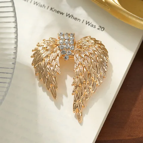 Vintage Gold Wing Feather Alloy Brooch Elegant Rhinestone Angel Wings Lapel Pin Jewelry Accessory For Women Men Gift
