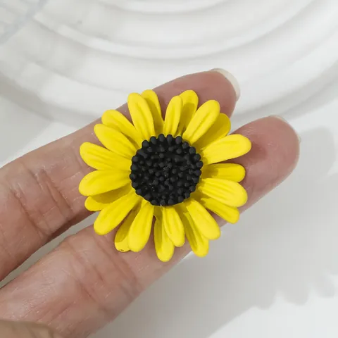 Fashion Yellow Sunflower Daisy Brooch Alloy Lacquered Flower Lapel Pin Anti-Exposure Pin Jewelry Accessory For Women