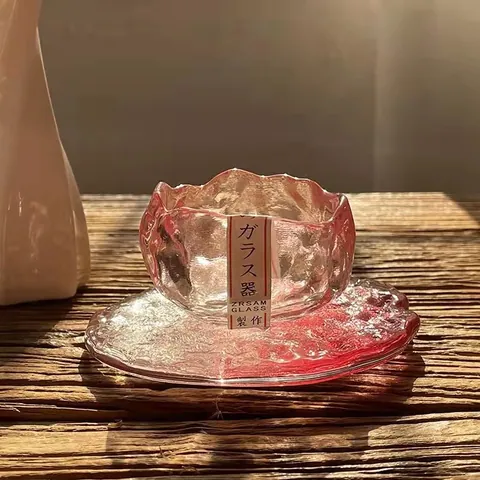 Japanisches Handgefertigtes Gehämmerte Glas Teetasse Untertassen Set Hitzebeständig Mattiert Rosa Klar Mini Kung Fu Teeschale Tischdeko
