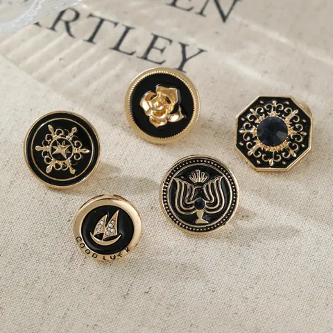 Vintage Gold Alloy Enamel Brooch Pin For Men Retro Lapel Pin Star Fleur-De-Lis Rose Rhinestone Badge Suit Accessories