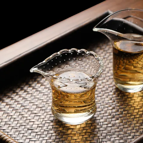 Handmade Crystal Glass Tea Pitcher With Bubble Texture Thickened Fairness Cup Frill Edge Lead-Free Glass Tea Dispenser For Gongfu Tea