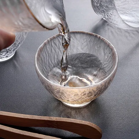 Tasse à Thé en Verre Martelée de Style Japonais Résistante à la Chaleur Épaissie Transparente Bol de Thé Gongfu Avec Points Dorés Maison