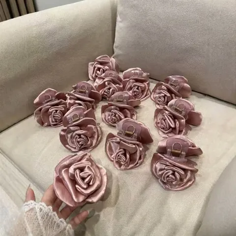 Französisch Vintage Elegante Satin Rose Blume Haarkralle Clip Elegante Stoff Große Florale Haargummi Scrunchies Für Damen Tägliche Party Haarschmuck