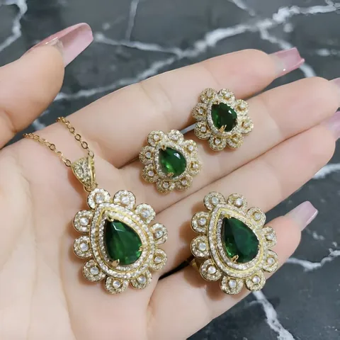Lussuoso Set di Gioielli a Goccia d'Acqua con Strass Taglio a Pera Collana Orecchini Anello per Donna Festa Banchetto Matrimonio