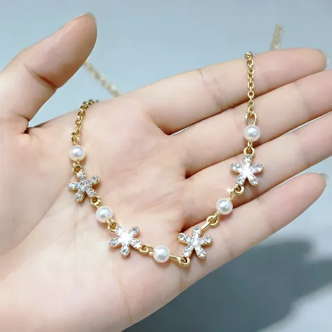 Set di Collana con Pendente a Fiore in Lega di Ferro Perla Artificiale Strass Elegante Catena da Clavicola Gioielli da Donna