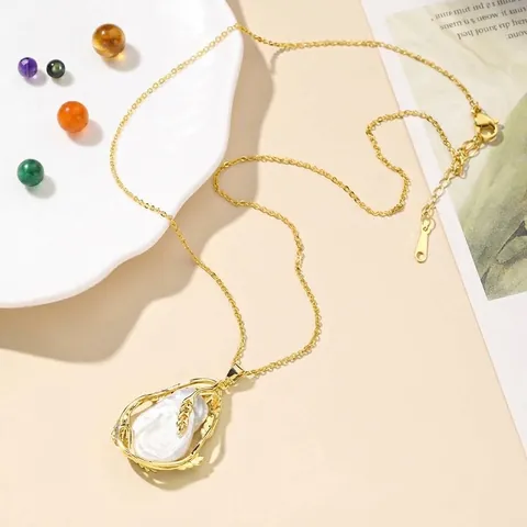 Collier Pendentif Perle Baroque Artificielle Goutte Plate Incrustée d'Épi de Blé Doré Luxe Léger Collier en Alliage de Pierres Semi-Précieuses pour Femmes