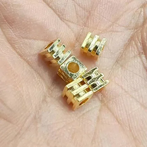 Cuentas Espaciadoras de Cobre Chapado en Oro de 18K Cubo Cuadrado de Tres Líneas Cuentas Sueltas para Fabricación de Joyas DIY