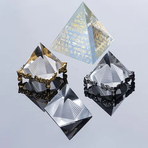 Ägyptische Hieroglyphen Kristall Pyramide Figur Mit Legierung Basis K9 Klares Glas Pyramide Briefbeschwerer Für Büro Zuhause Schreibtisch Dekor