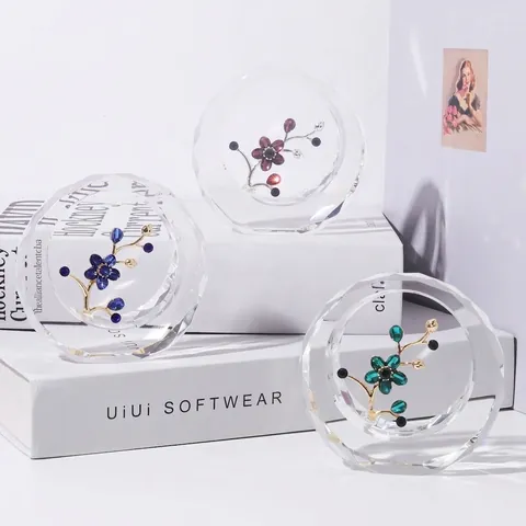 Moderno Cinese Vintage Cristallo Bianco Fiore di Prugno Ornamento da Tavolo Con Ramo in Lega Oro Argento Cerchio di Cristallo Sfaccettato Arredamento scrivania